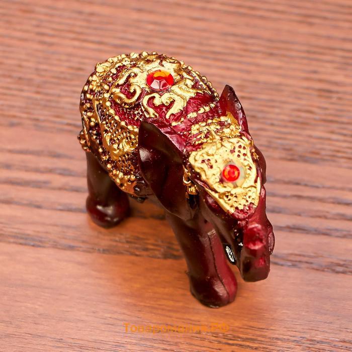 Сувенир полистоун "Слонёнок в золотой попоне с красным камнем" 7,5x3x5 см
