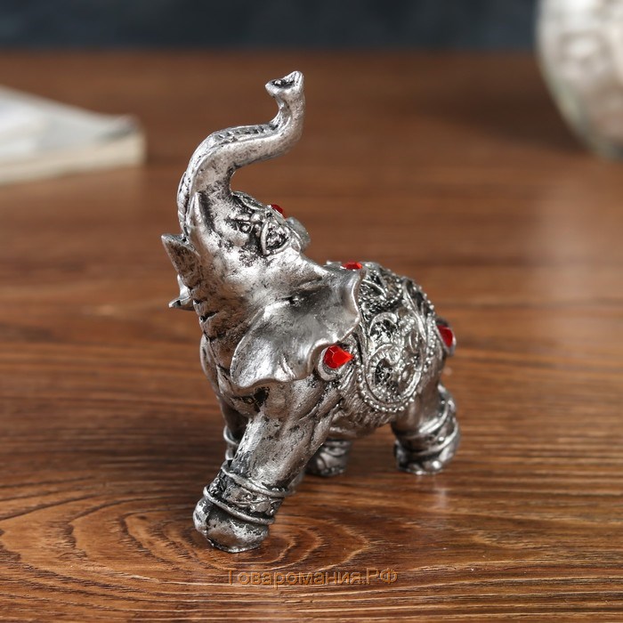 Сувенир полистоун "Серебристый слон в попоне с рубинами" 10х5х8 см