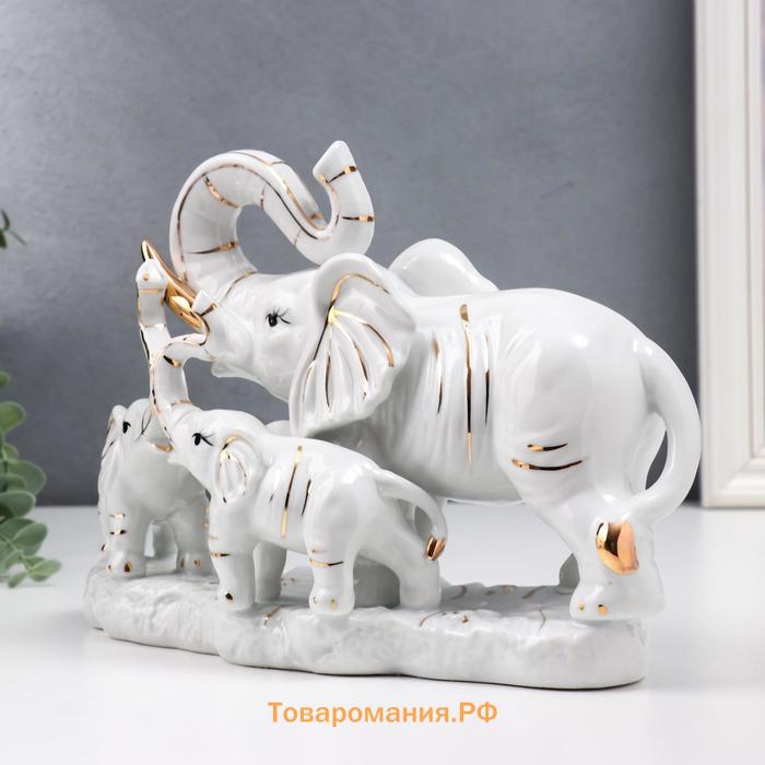 Сувенир керамика "Белый слон со слонятами" с золотом 18 см