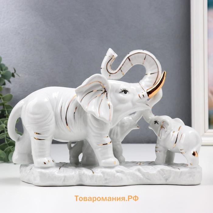 Сувенир керамика "Белый слон со слонятами" с золотом 18 см